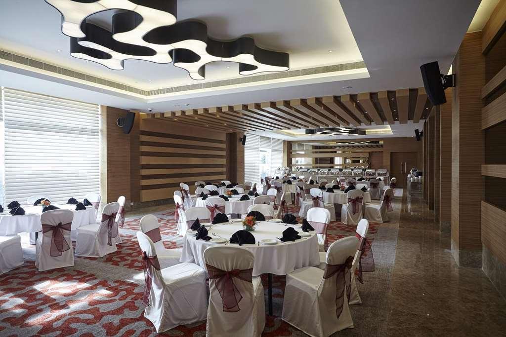 Hotel Turyaa Chennai - Omr It Expressway Restaurace fotografie